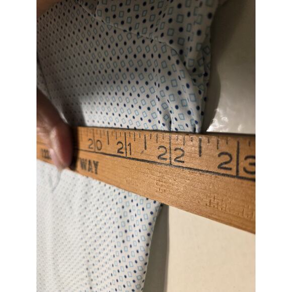 Mizzen Main White Blue Geo SS ShirtMens M Performance Collared Button Up Lightw - Picture 7 of 8